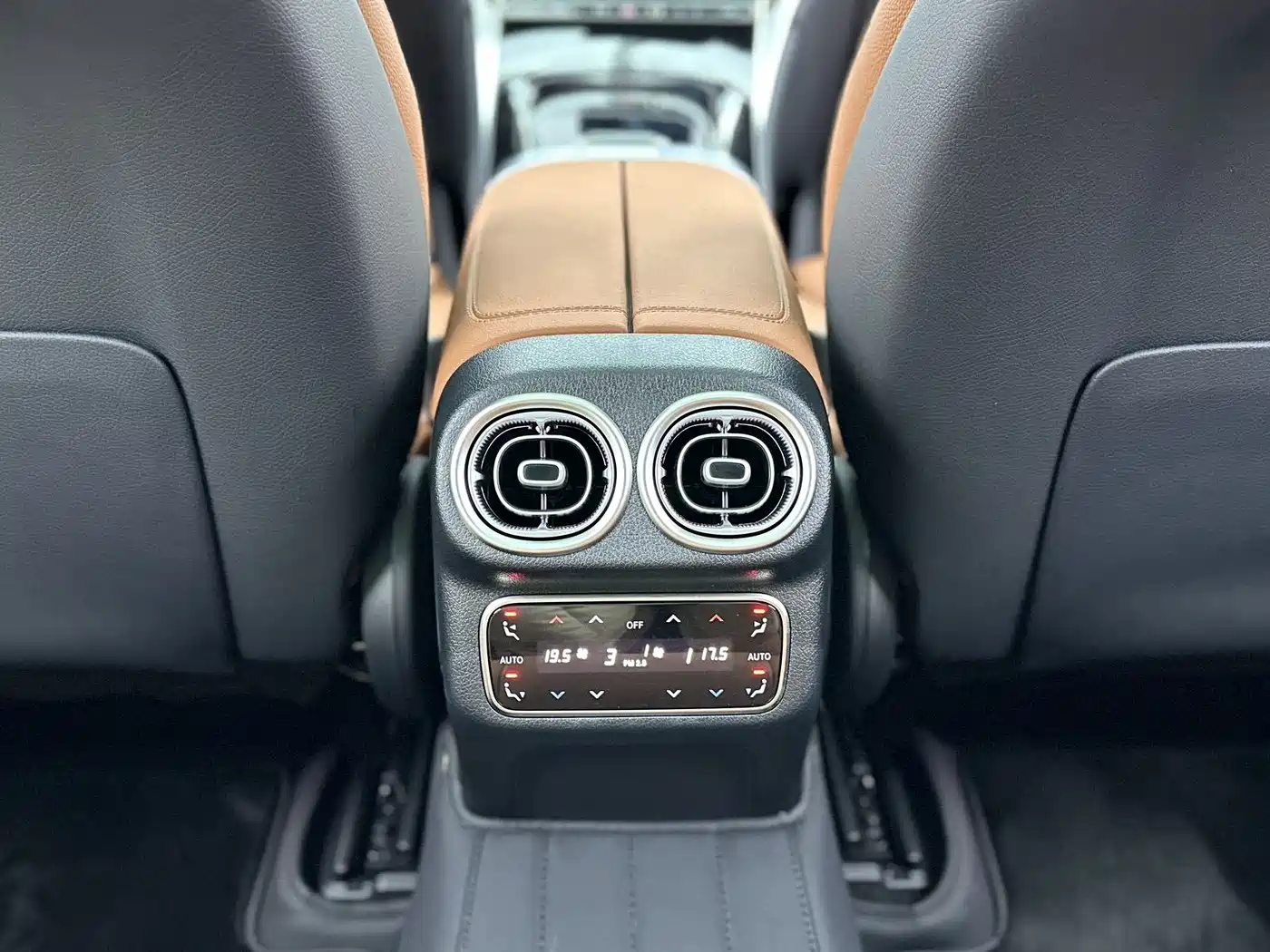 Mercedes-Benz GLC 2024 Facelift GLC 300 L 4MATIC Sport 5-seater фото 11