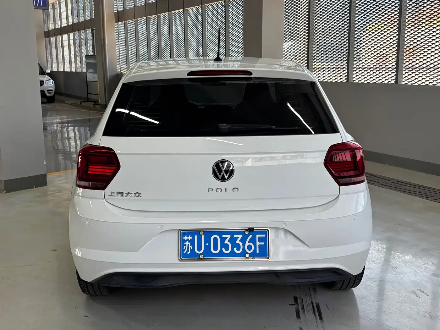 VOLKSWAGEN POLO