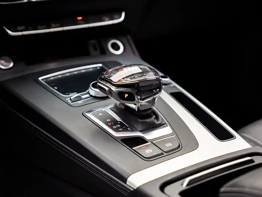 Audi Q5L 2020 Facelift 40 TFSI Honor Fashion фото 14