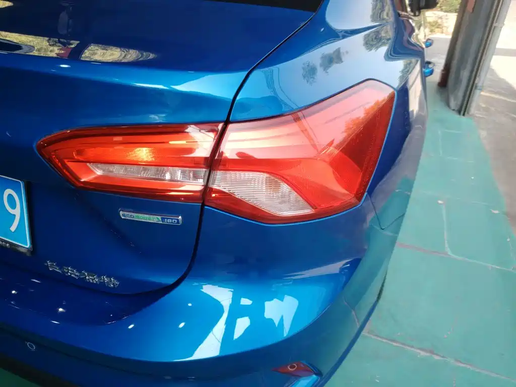 Фото 22 - Ford Focus