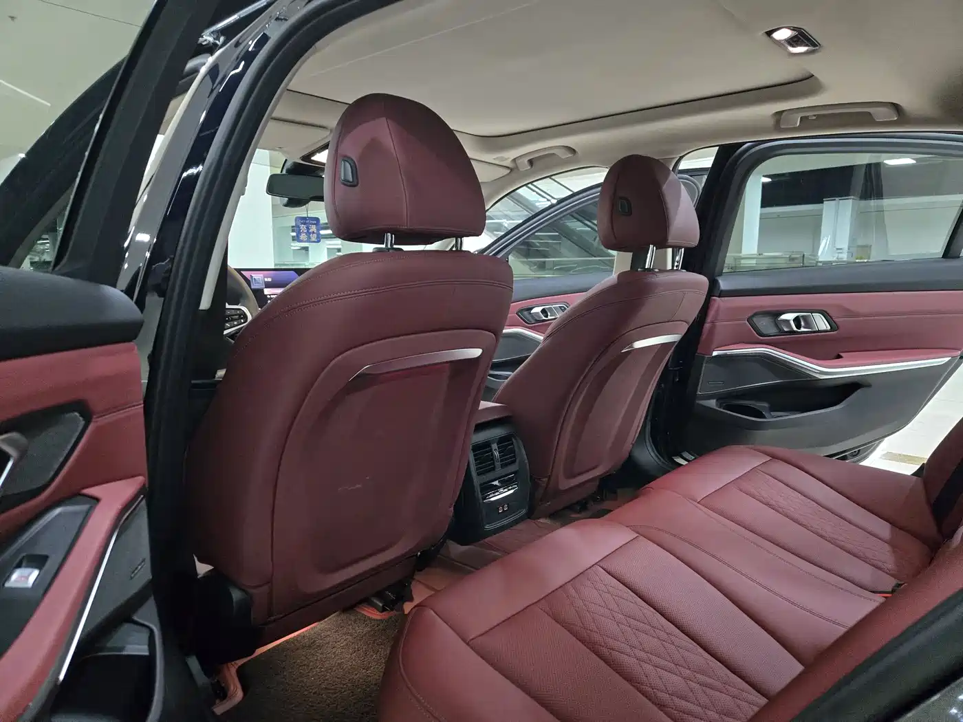 BMW 3 Series 2025 330Li M Sport Night Edition фото 9