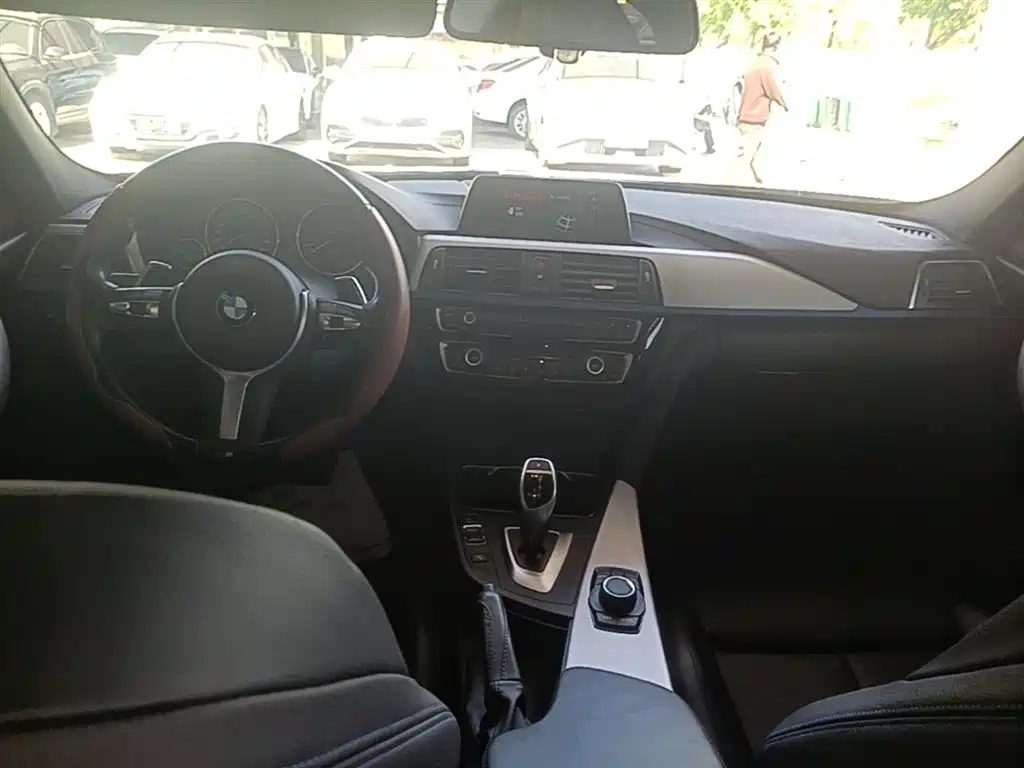 BMW 3 Series 2019 320i M Sport Package фото 10