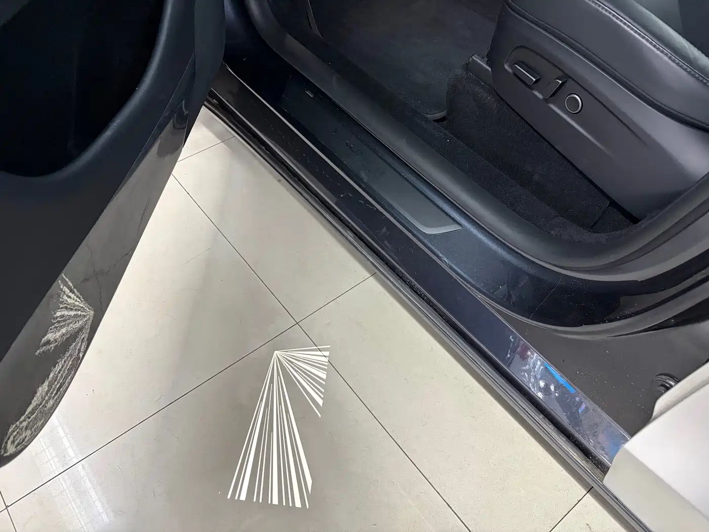 Tesla Model Y 2025 Model Long Range All-Wheel Drive Launch Edition фото 8