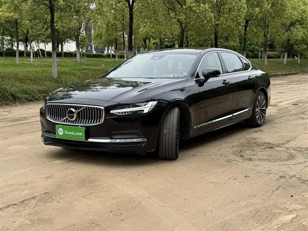 Volvo S90 2024 B5 Momentum Luxury Edition