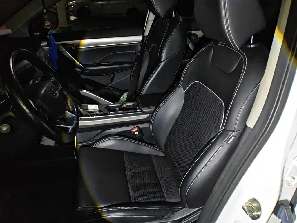 Фото 8 - Geely Coolray