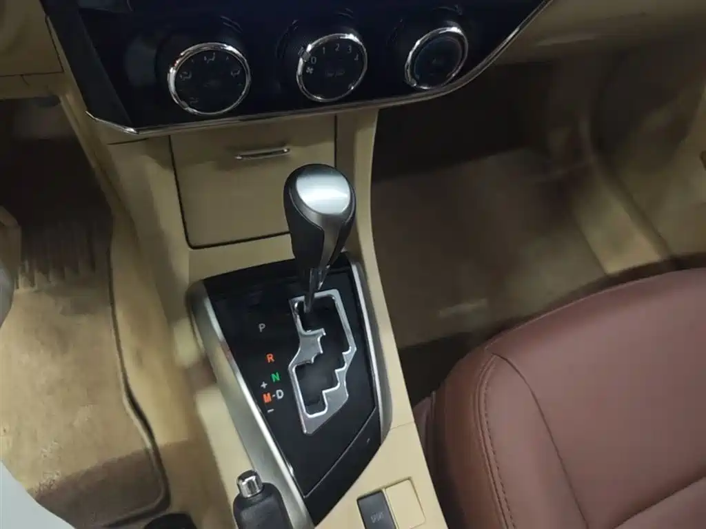 Toyota Corolla 2014 1.6L CVT GL фото 14