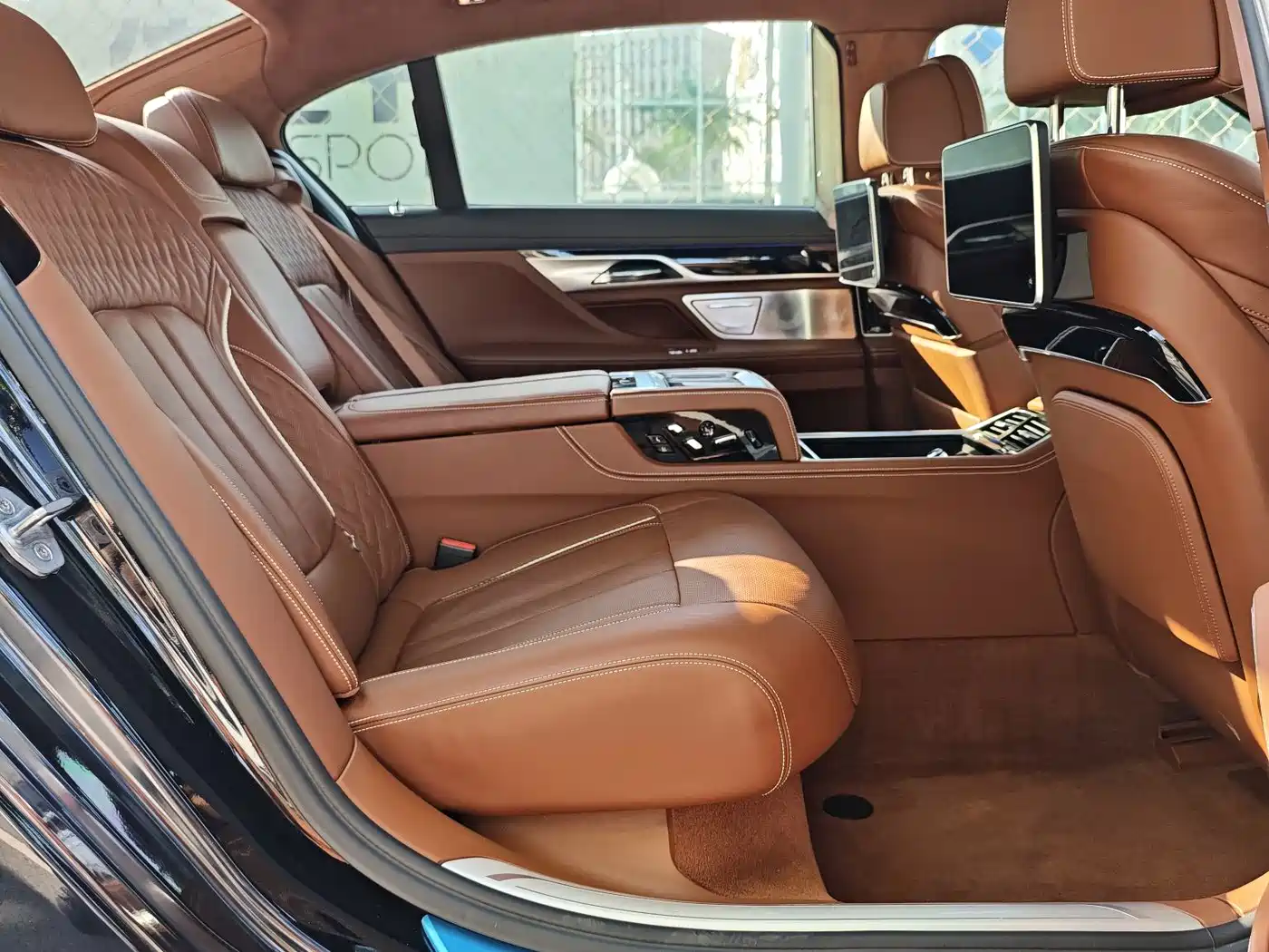 BMW 7 Series 2017 750Li xDrive Customized Edition (4-Seater) фото 16