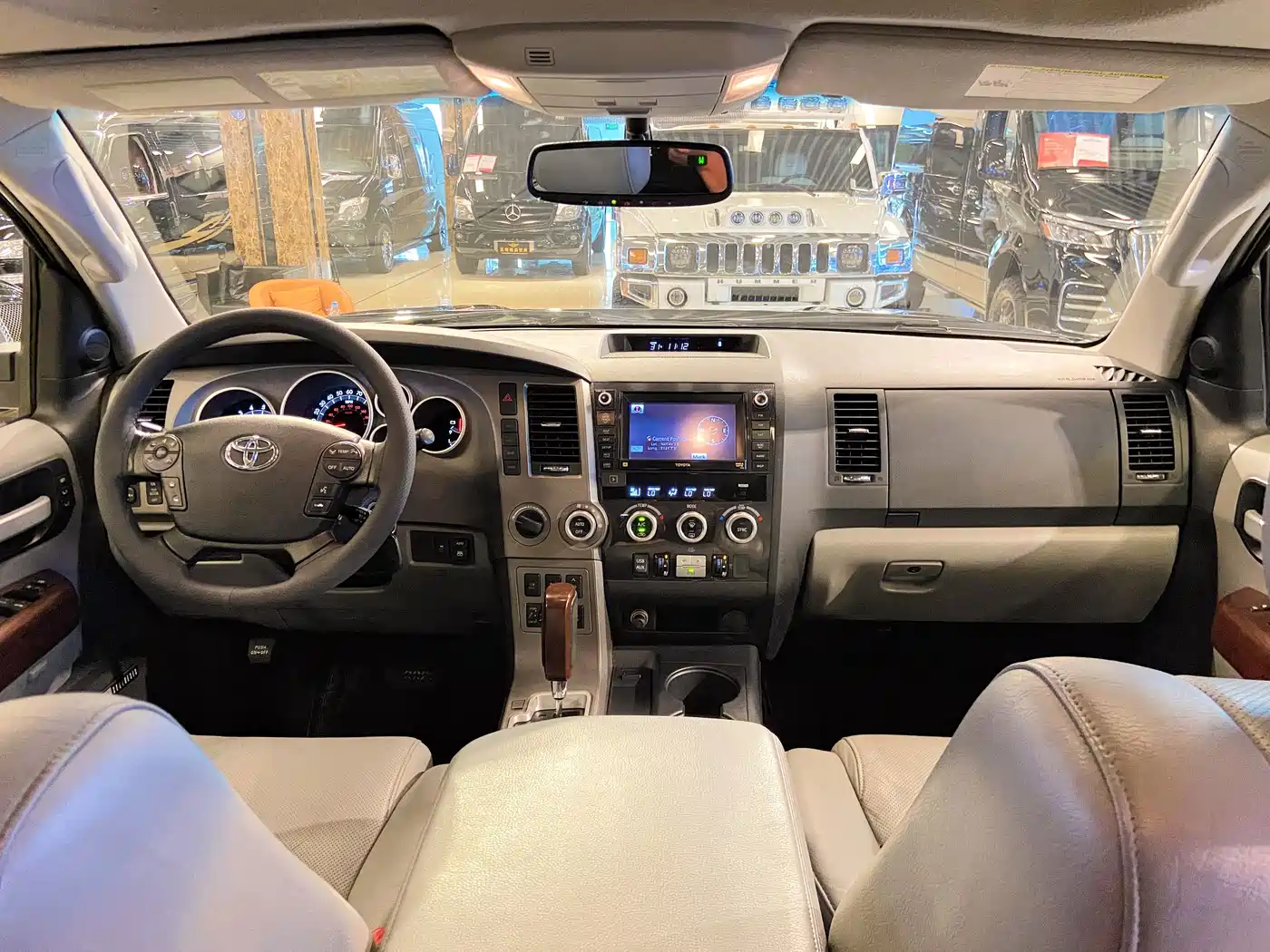 Toyota Sequoia 2011 2010 5.7 Platinum Edition