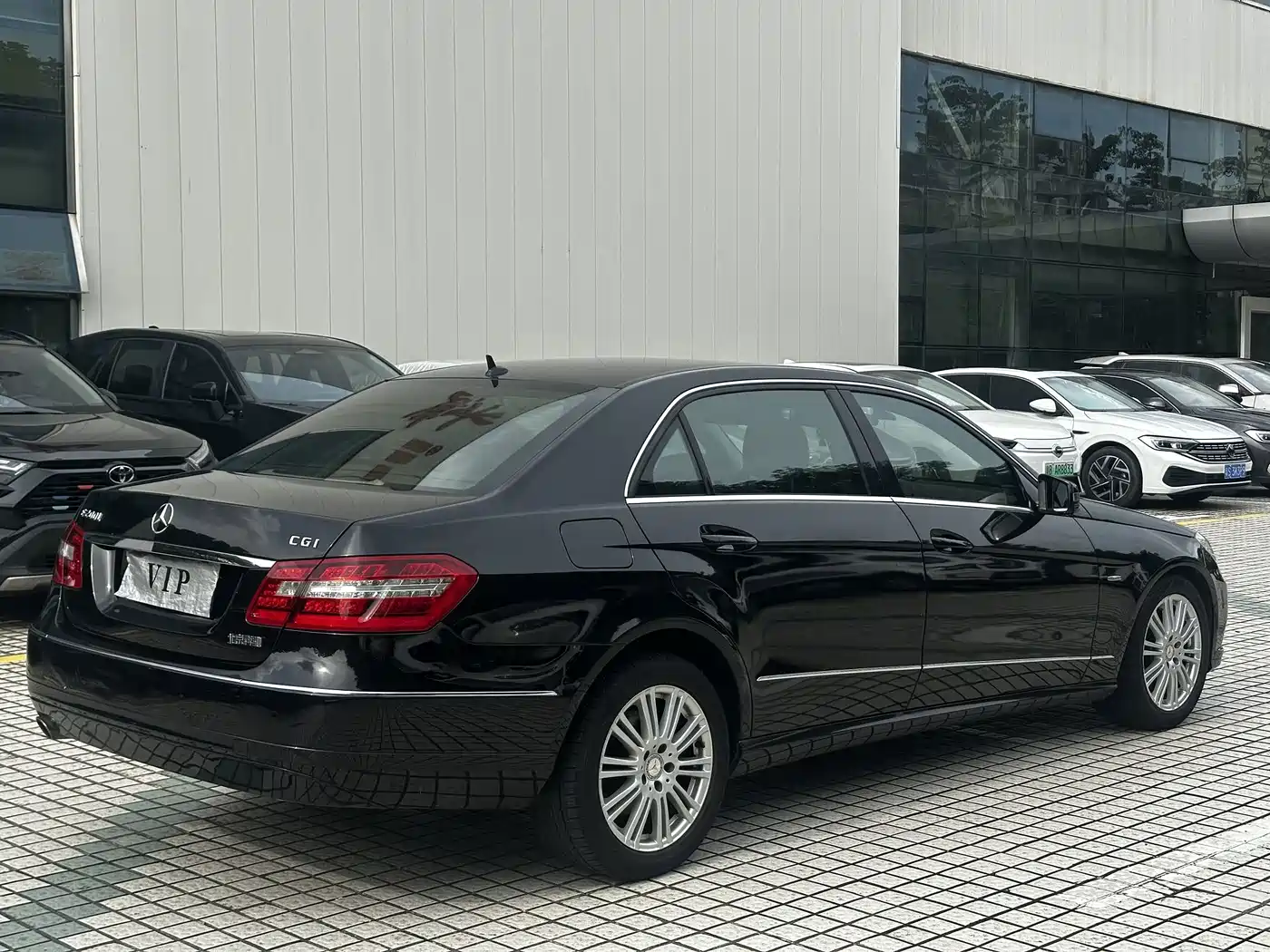 Mercedes-Benz E-Class 2011 2011 E 200 L CGI Elegance