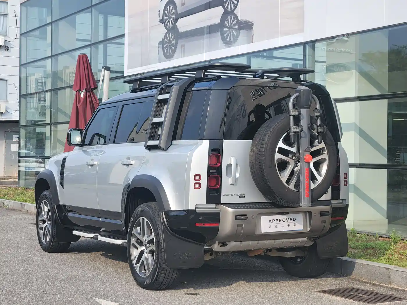 Land Rover Defender 2021 110 P400 X-DYNAMIC HSE фото 7