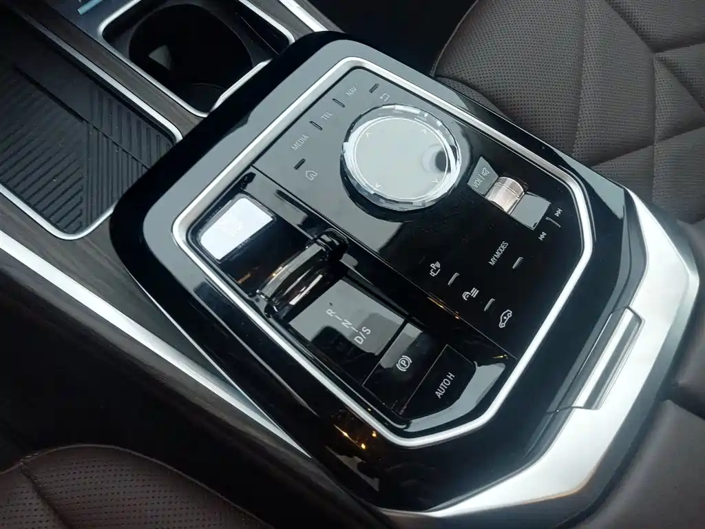 BMW 7 Series 2023 Model 735Li Luxury Package фото 11