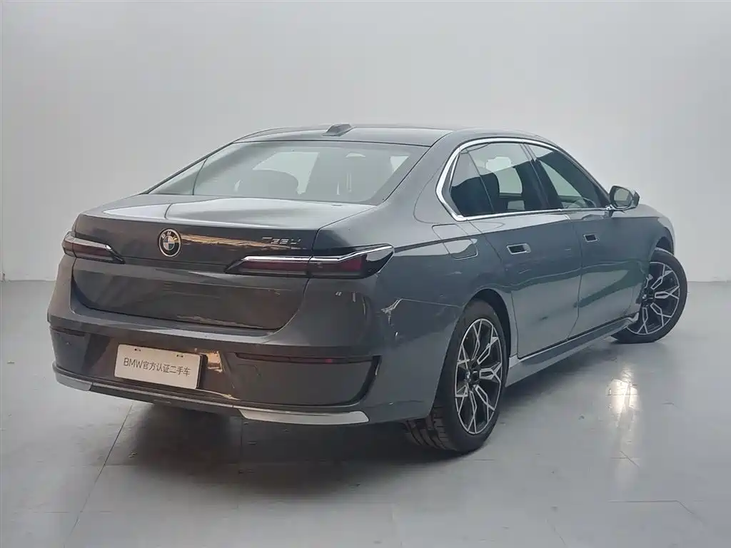 BMW 7 Series 2023 Model 735Li Luxury Package фото 4