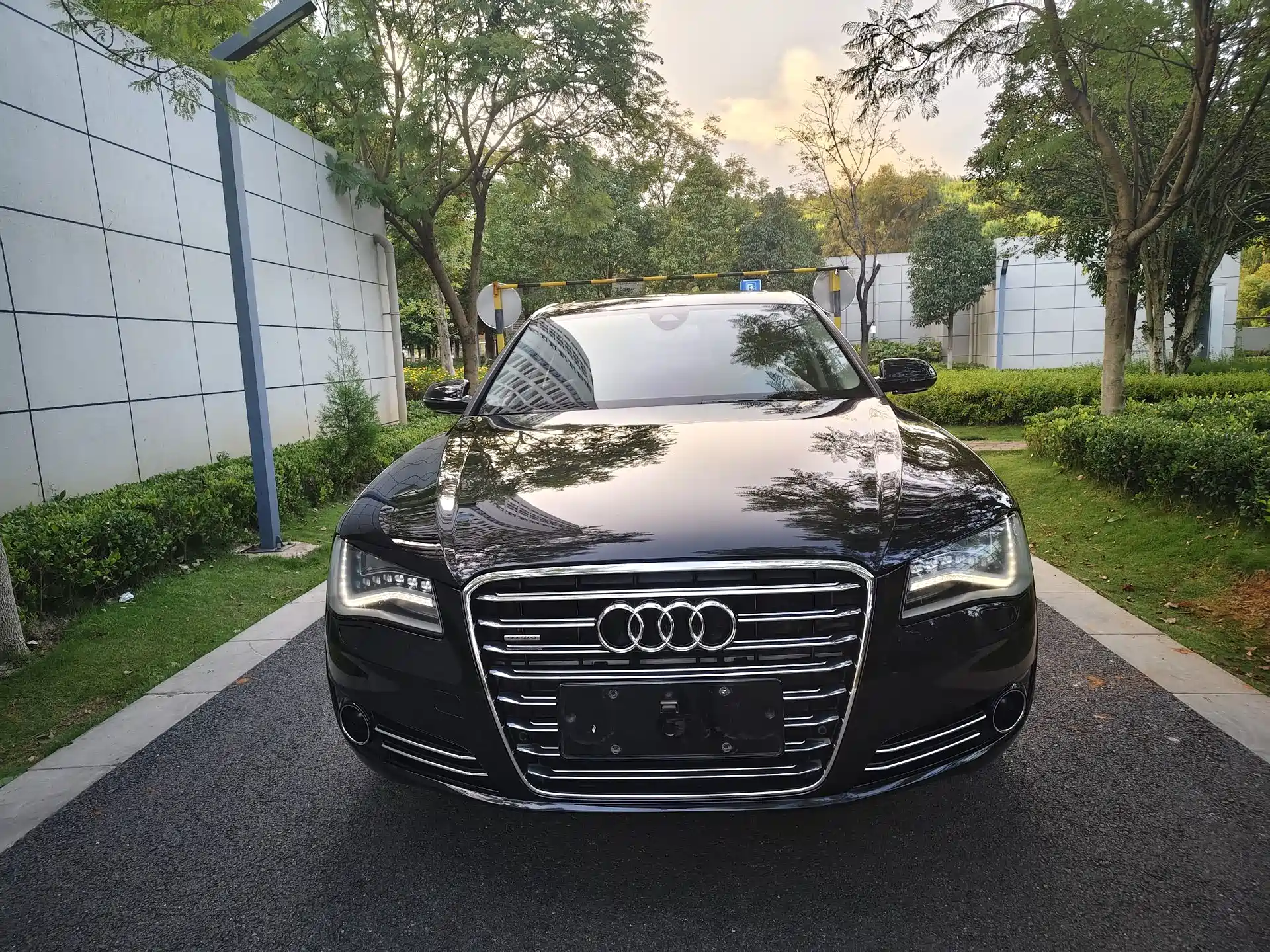Фото 2 - Audi A8