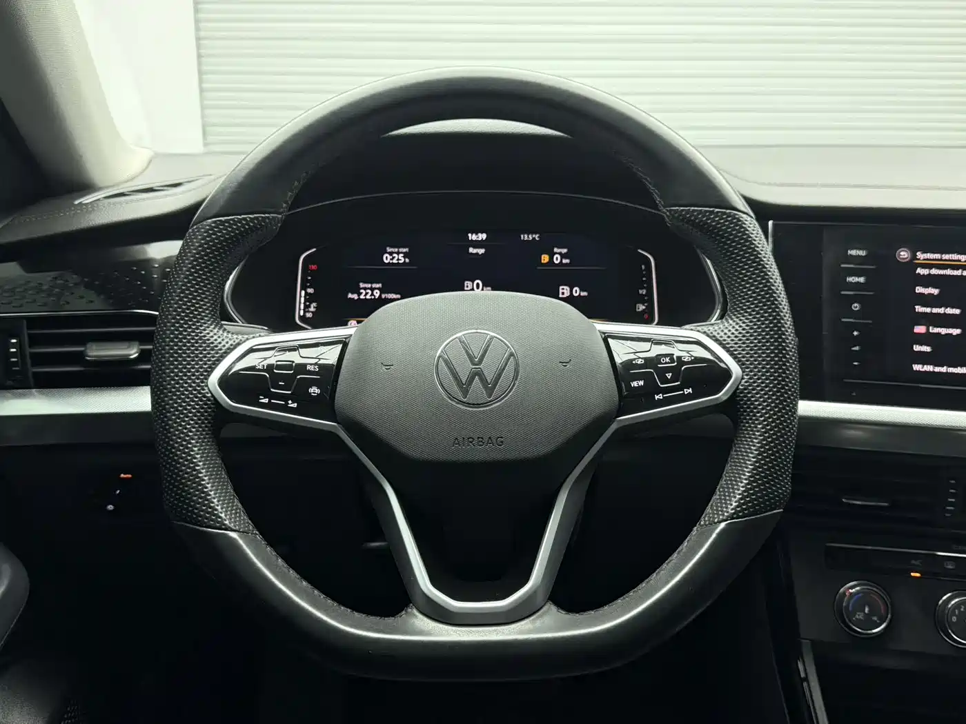 Volkswagen Passat 2024 280TSI Business Edition фото 12