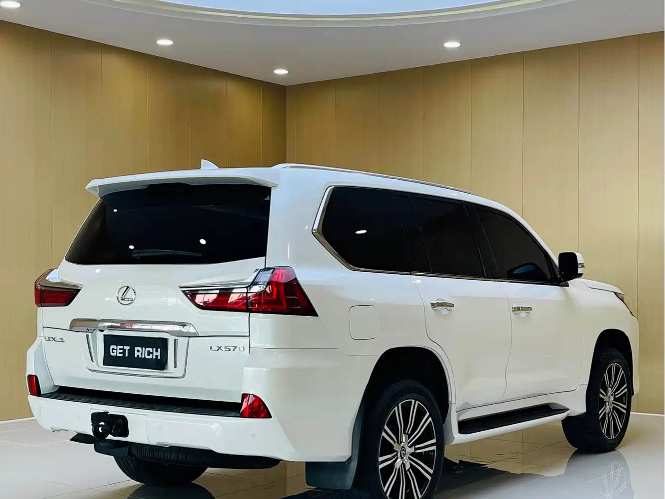 Фото 9 - Lexus LX