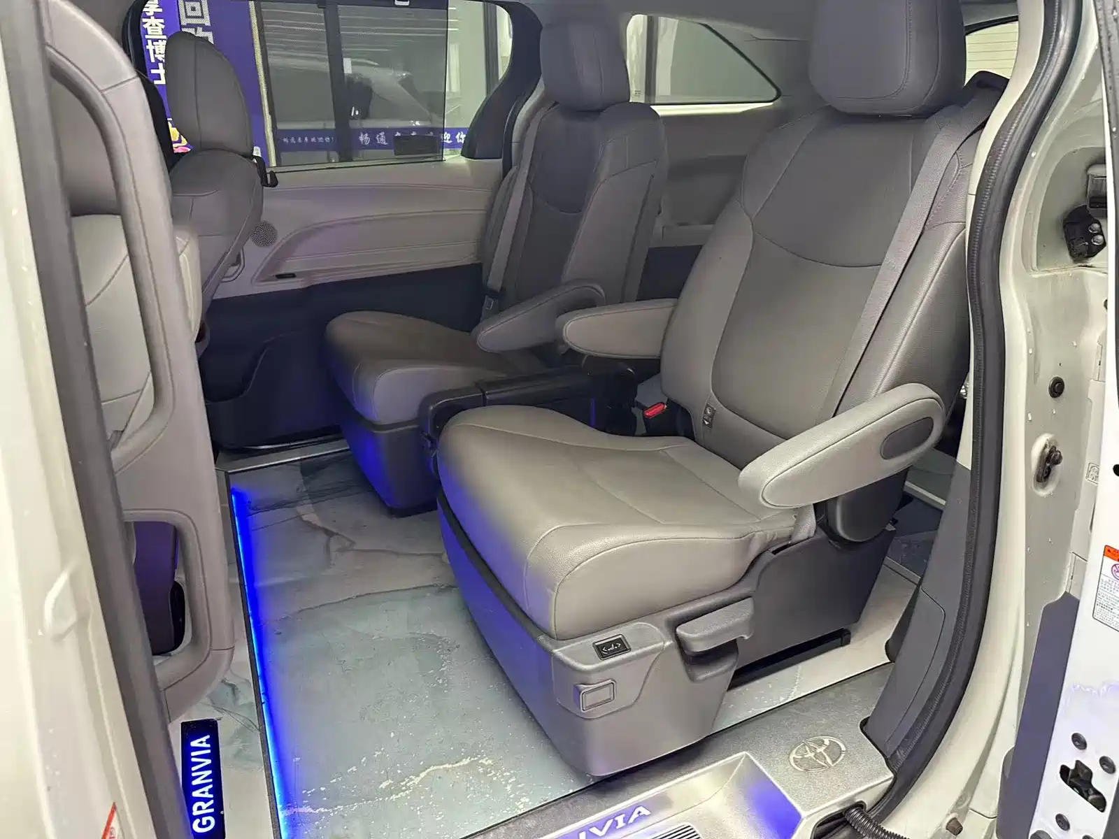 Фото 5 - Toyota Granvia
