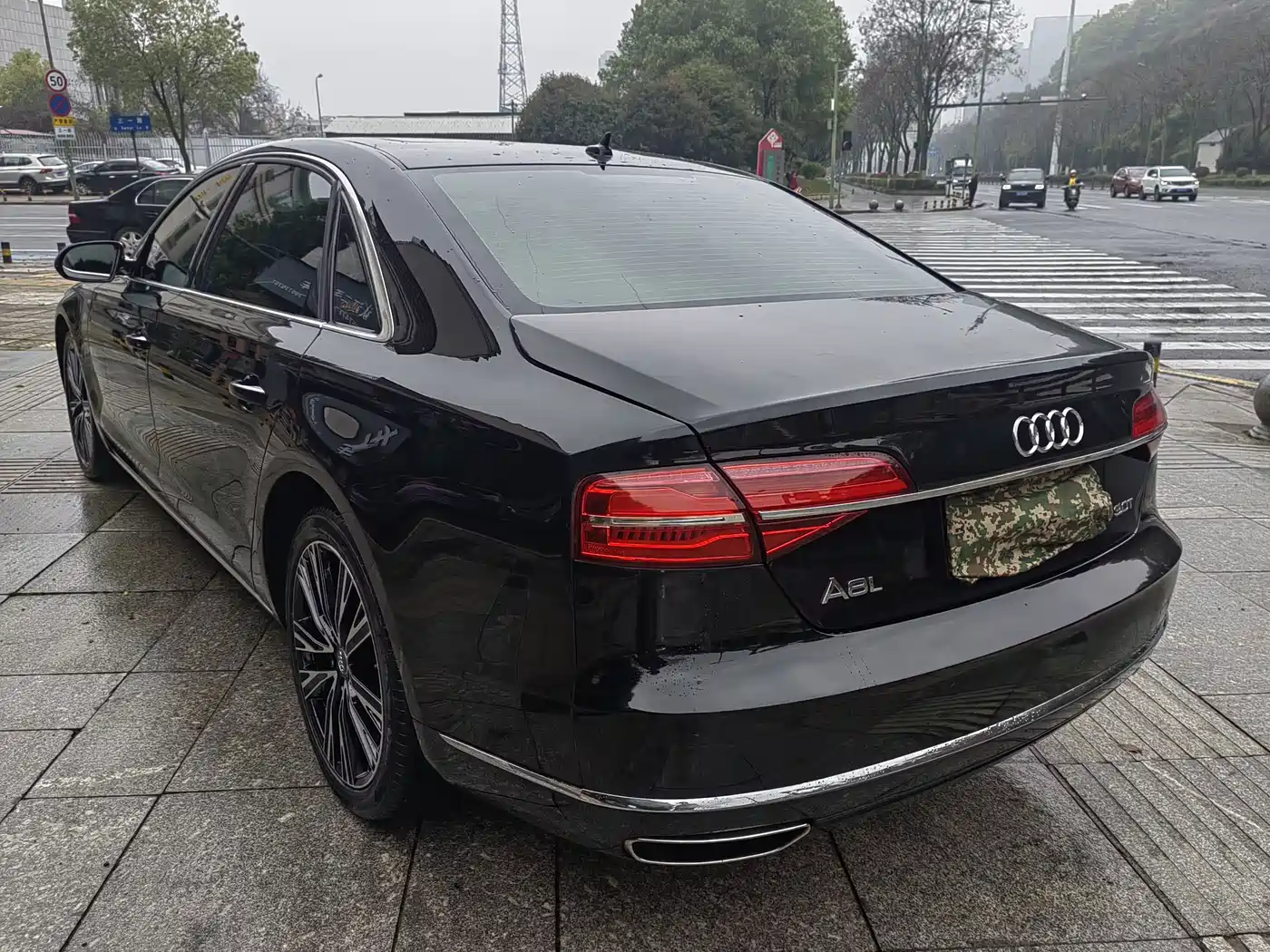 Audi A8 2011 A8L 3.0 TFSI quattro Premium (245kW) фото 10