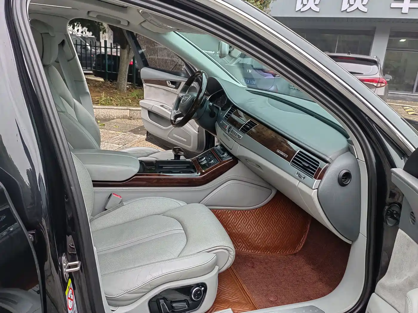 Audi A8 2011 A8L 3.0 TFSI quattro Premium (245kW) фото 15