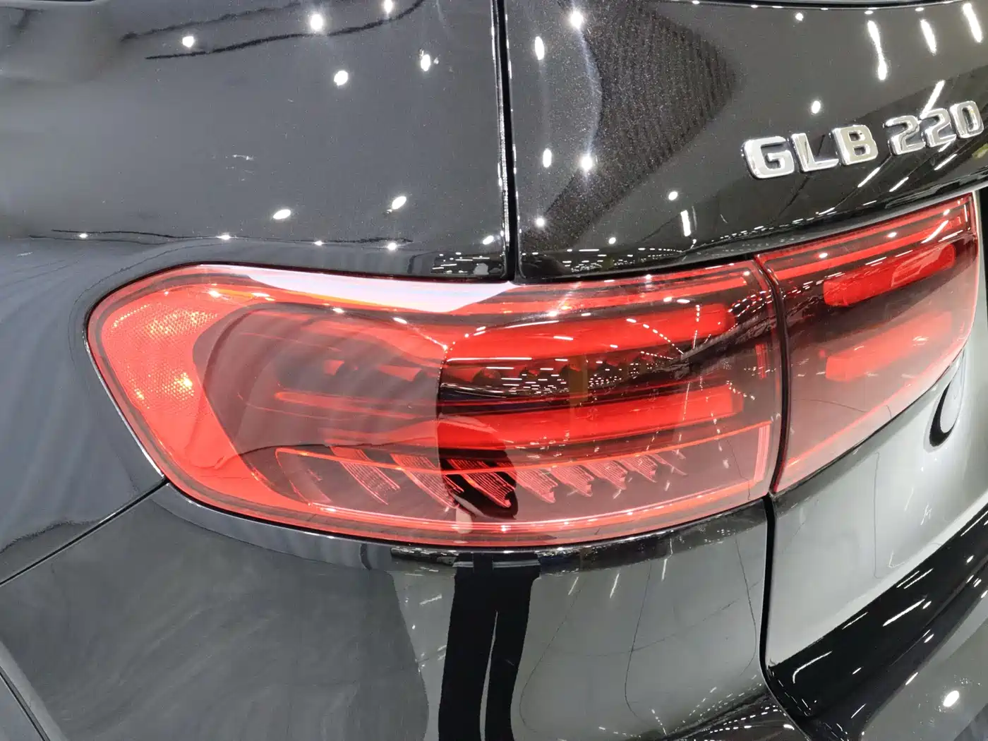 MERCEDES-BENZ GLB