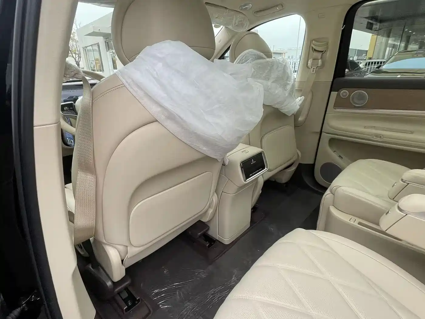 AITO Wenjie AITO M9 2025 Extended Range Ultra 52kWh 6-Seater фото 9