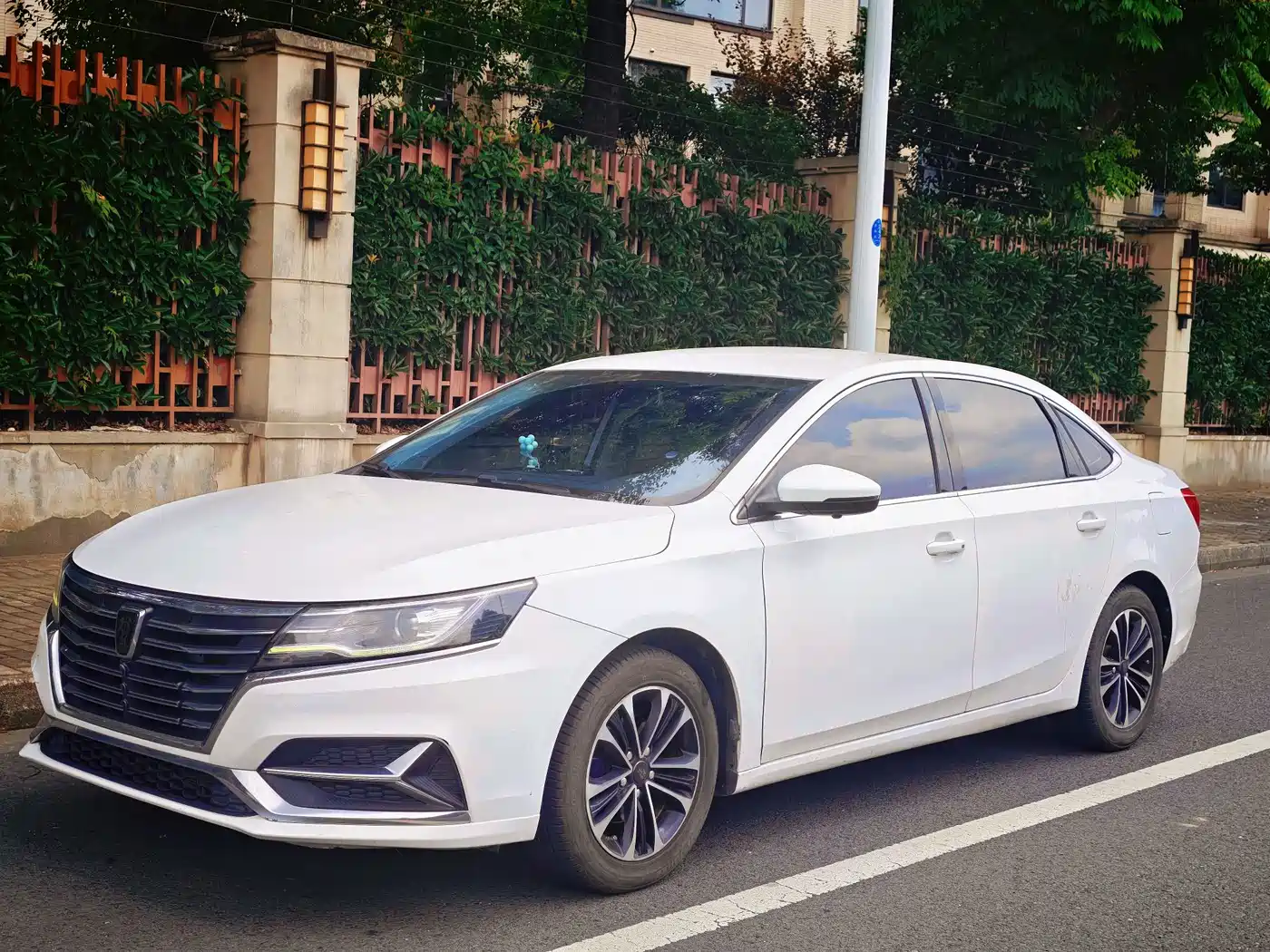 Roewe i6 2020 PLUS 1.6L CVT 4G Connected Glory Luxury Edition