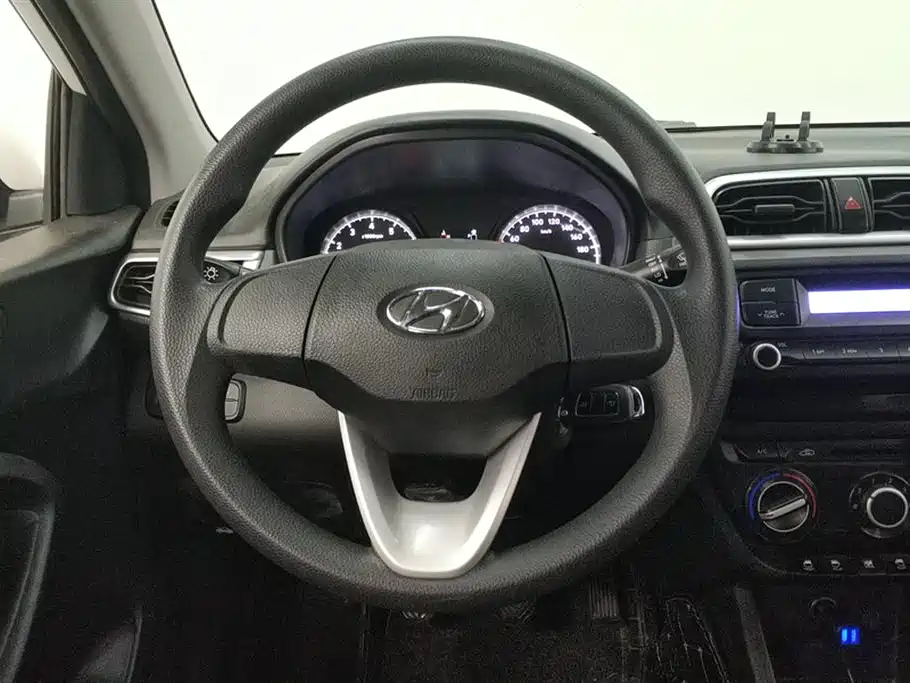 Hyundai Verna 2020 1.4L Manual GL Renewal Edition фото 15