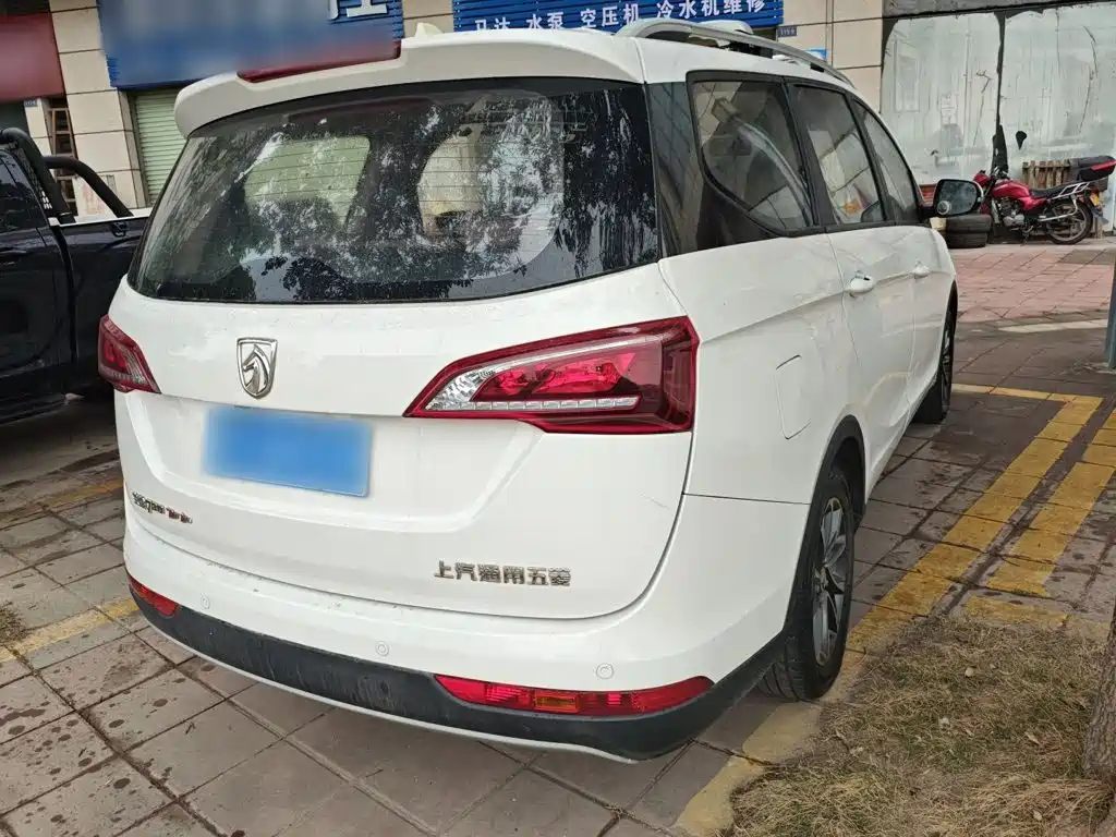 Photo 5 - Baojun 730