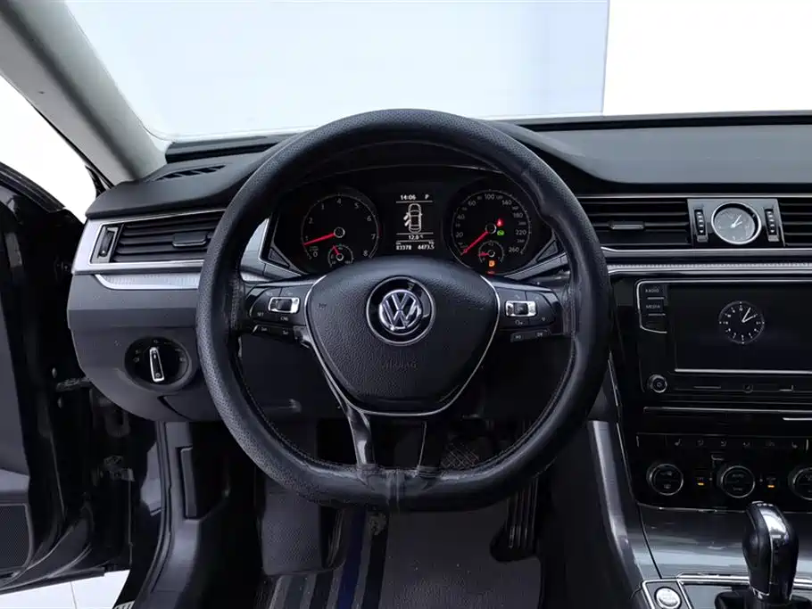Volkswagen Passat 2017 330TSI DSG Prestige фото 15