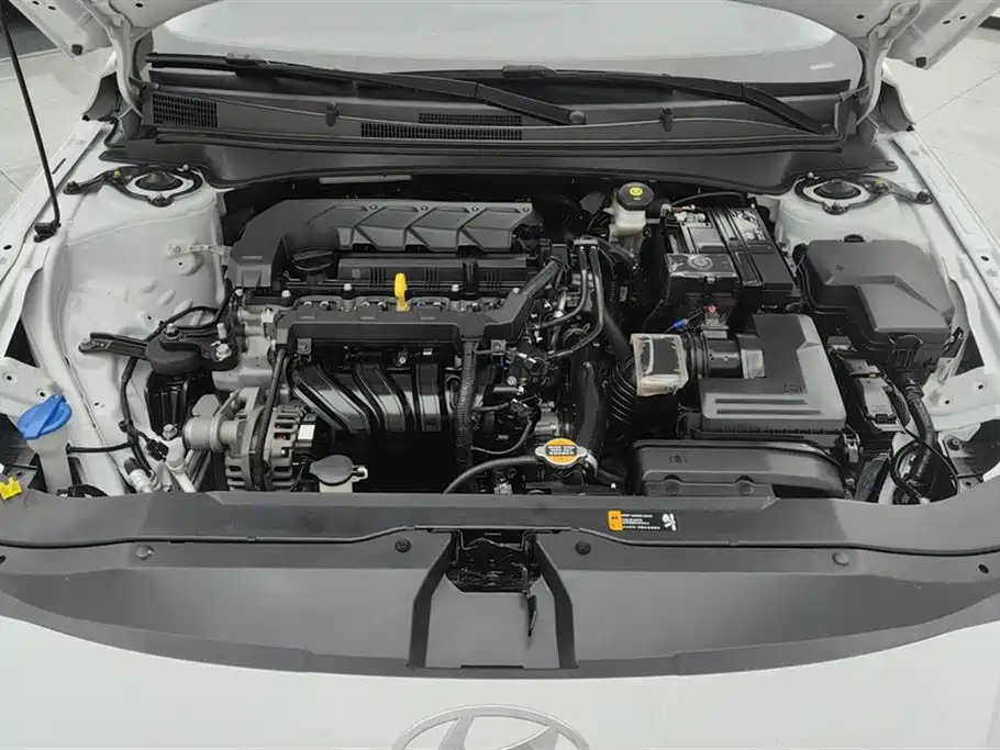 Hyundai Elantra 2023 1.5L CVT GLS Premium фото 10
