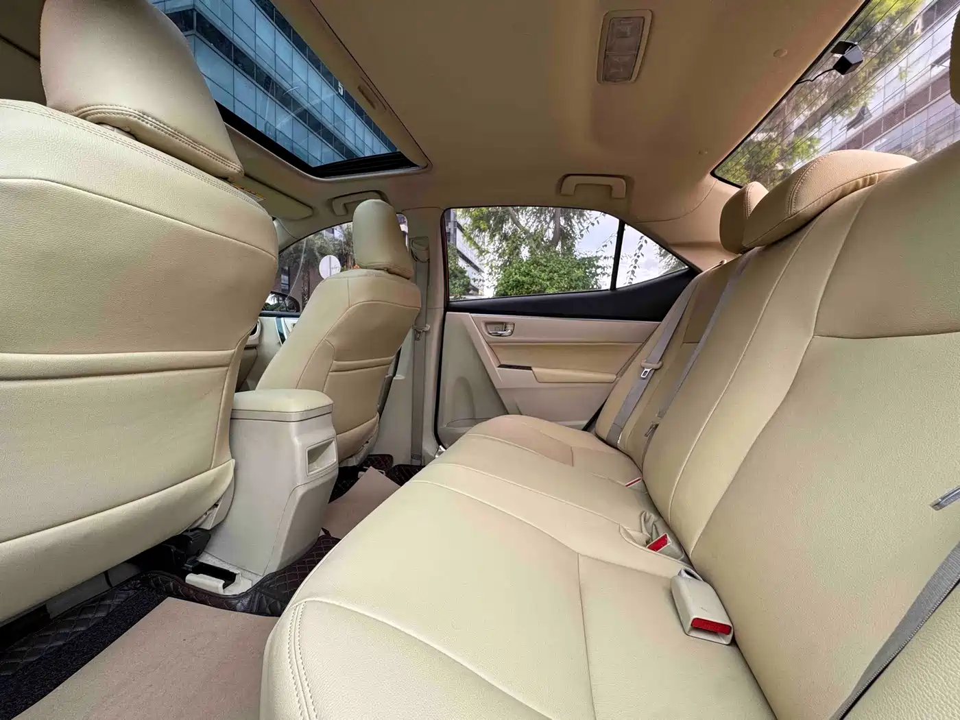 Toyota Corolla 2014 1.6L CVT GL-i фото 6