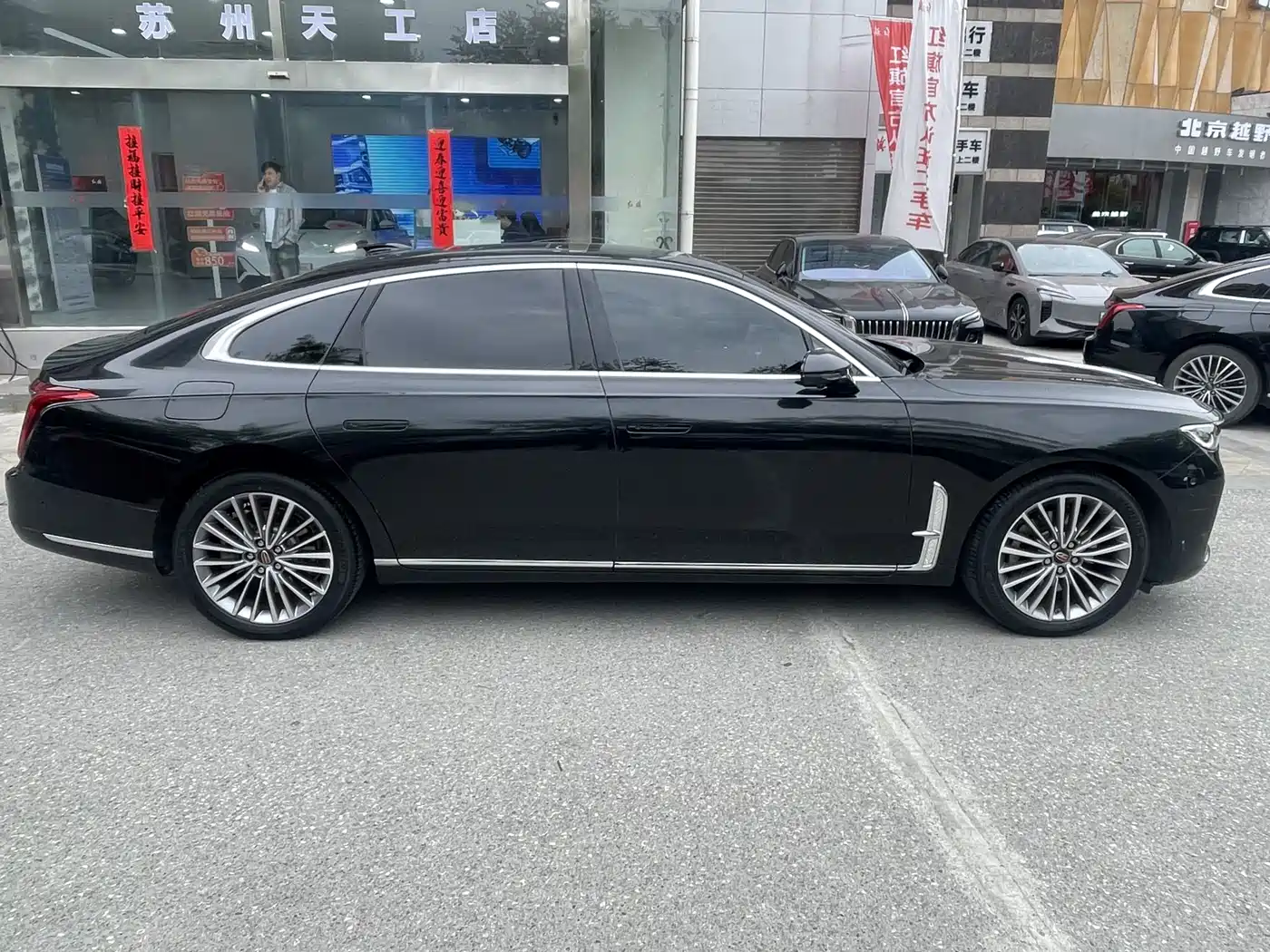 Hongqi H9 2022 2.0T Smart Connect Flag Smooth Edition фото 4