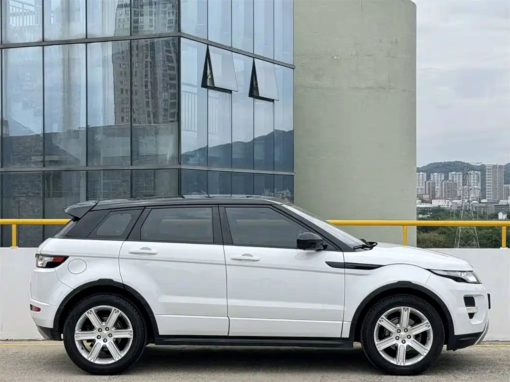 Land Rover Range Rover Evoque 2015 2.0T 5-Door Dynamic Edition фото 11