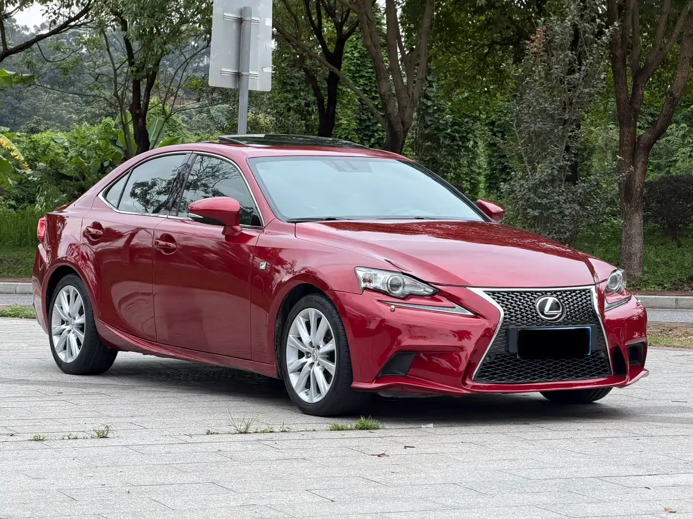 Фото 3 - Lexus IS