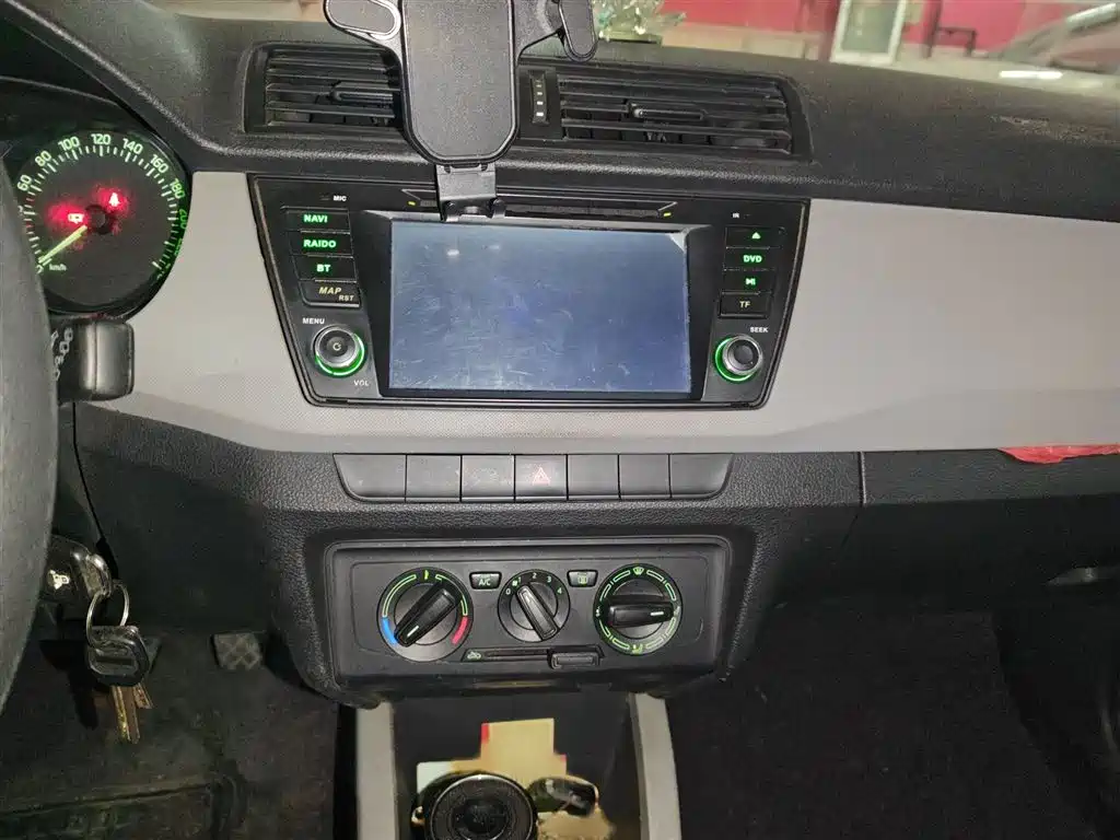 Škoda Fabia 2015 1.4L Manual Advance Edition фото 6