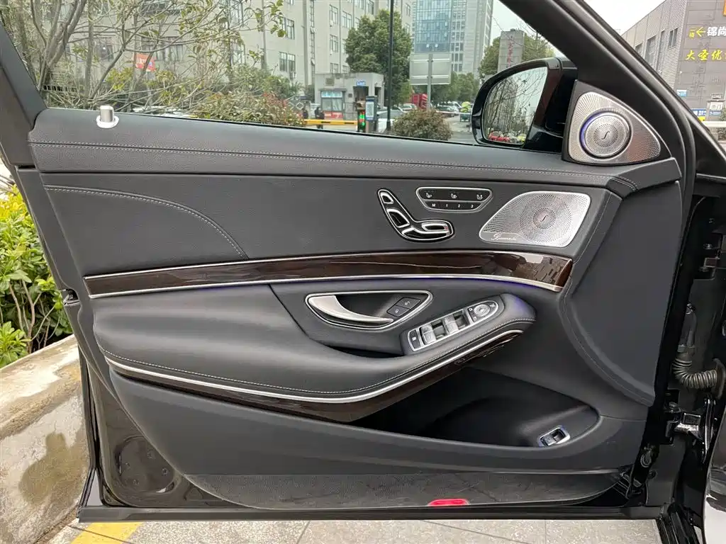 Mercedes-Benz Maybach S-Class 2020 S 450 4MATIC Collector's Edition фото 10