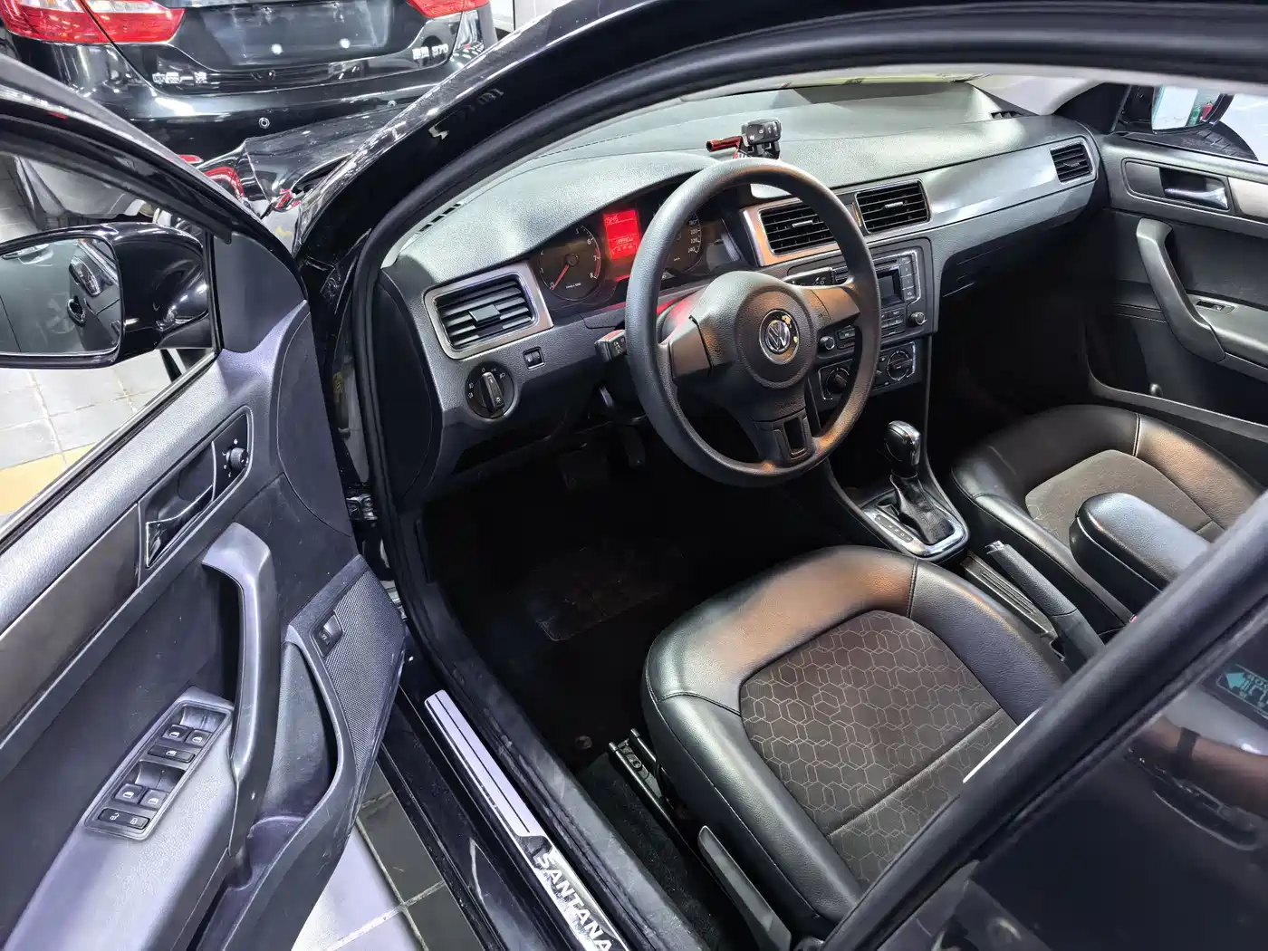 Volkswagen Santana 2013 1.6L Automatic Comfort Edition фото 2