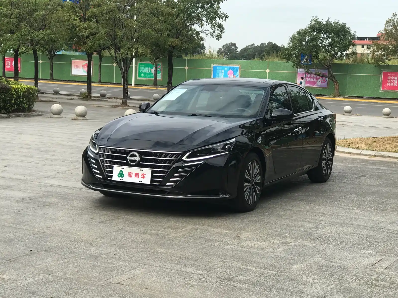 Photo 1 - Nissan Teana