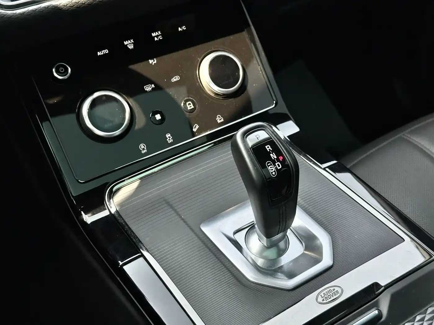 Land Rover Range Rover Evoque 2020 Model 249PS R-DYNAMIC S Gloss Black Sport Edition фото 18