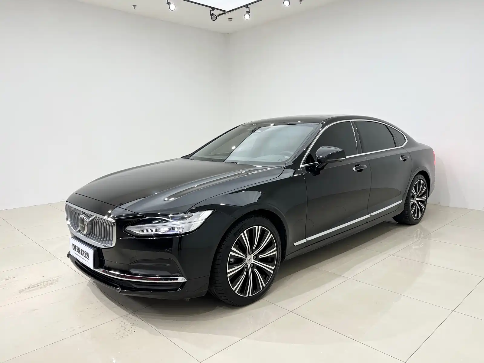 Фото 1 - Volvo S90