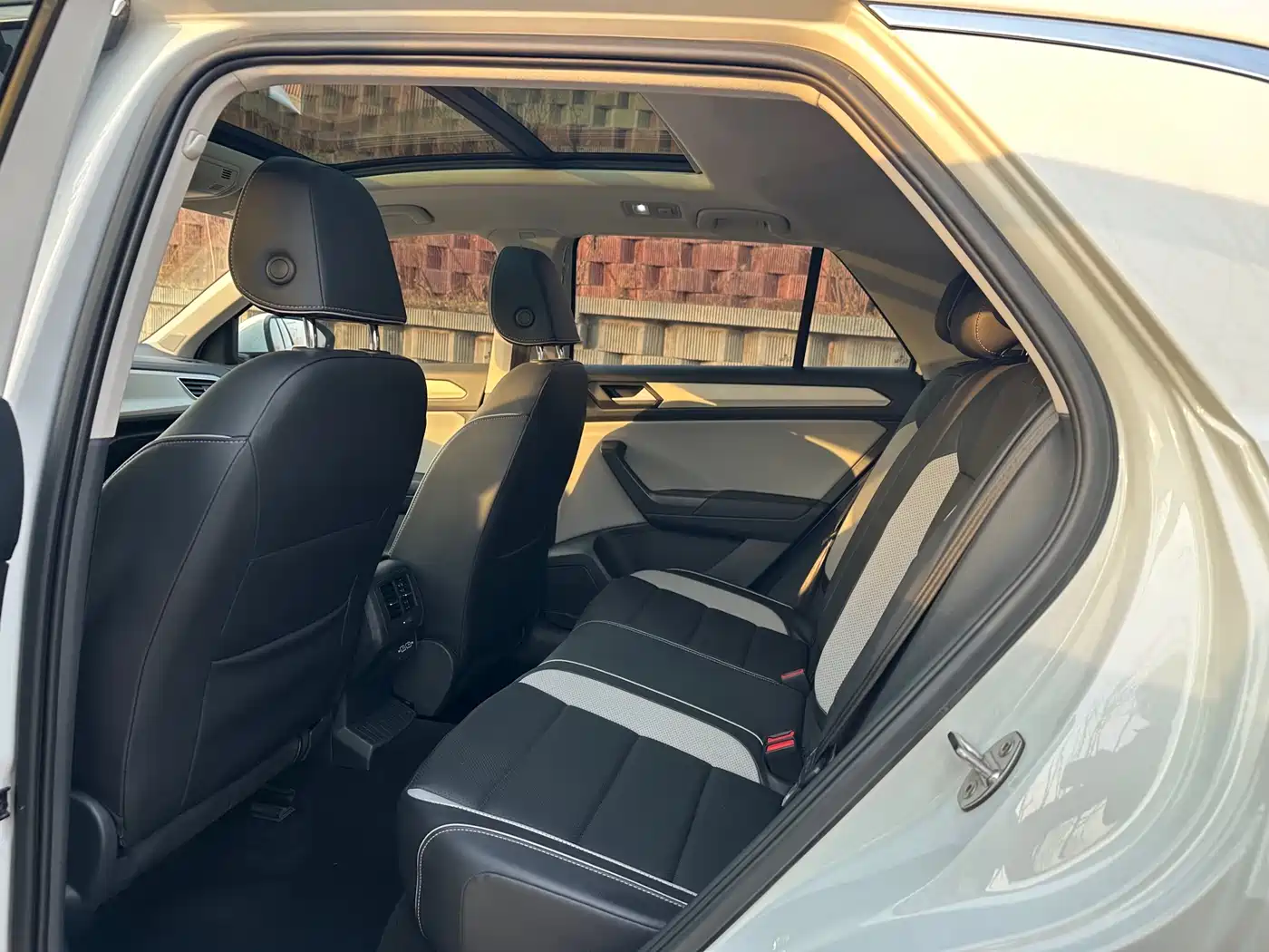 Volkswagen T-ROC 2023 280TSI DSG 2WD Time Edition фото 5