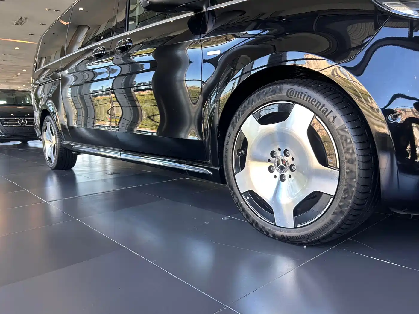 Mercedes-Benz V-Class 2024 V 300 L Long Wheelbase Luxury Edition фото 9