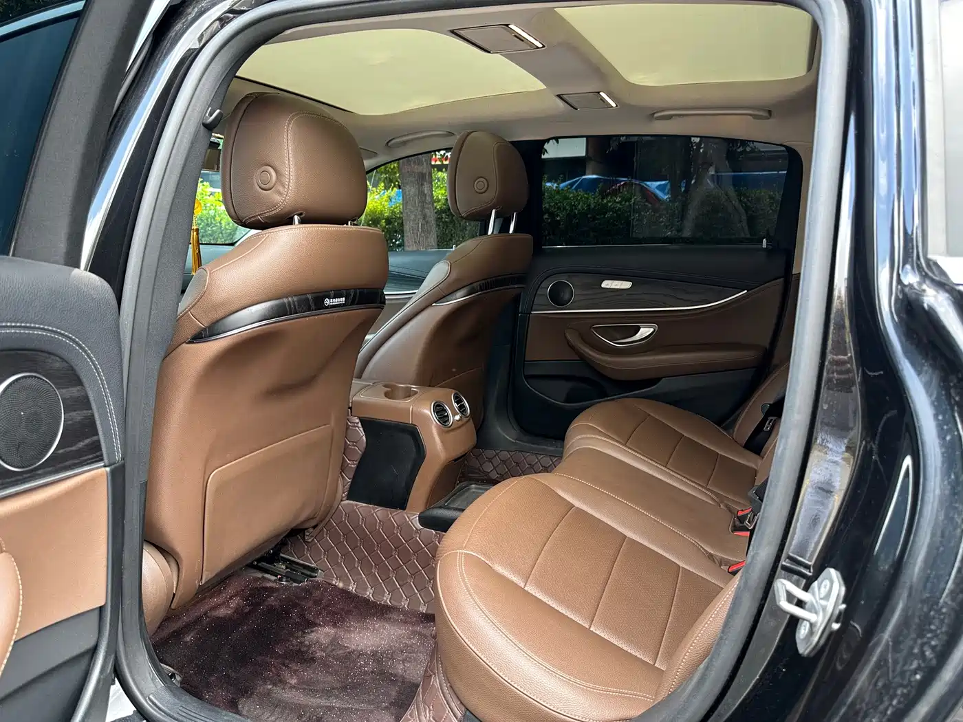 Фото 5 - Mercedes-Benz E-Class