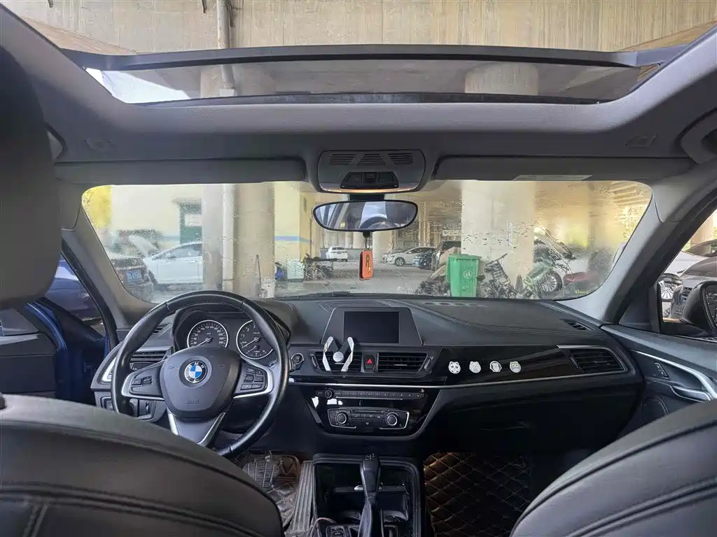 BMW 1 Series 2017 118i Sport фото 14