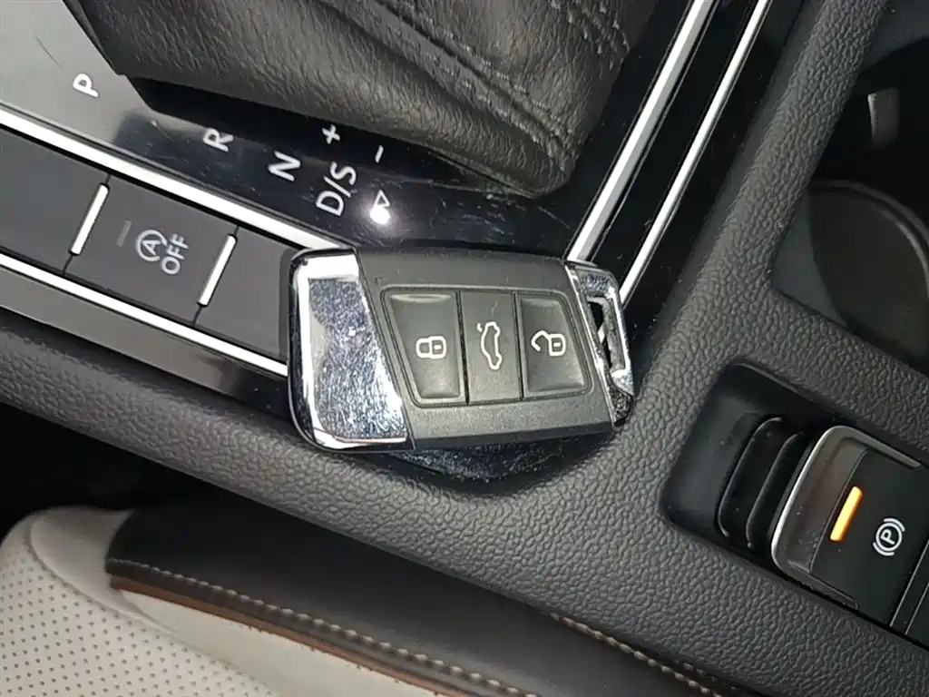 Volkswagen Magotan 2023 Model 2 Million Commemorative Edition 330TSI DSG Luxury фото 9