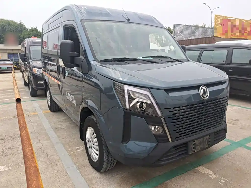 Dongfeng Yufeng Yufeng 2024 2023 V9+ 2.3T Manual FWD Van Short Wheelbase Medium Roof 3 Seater