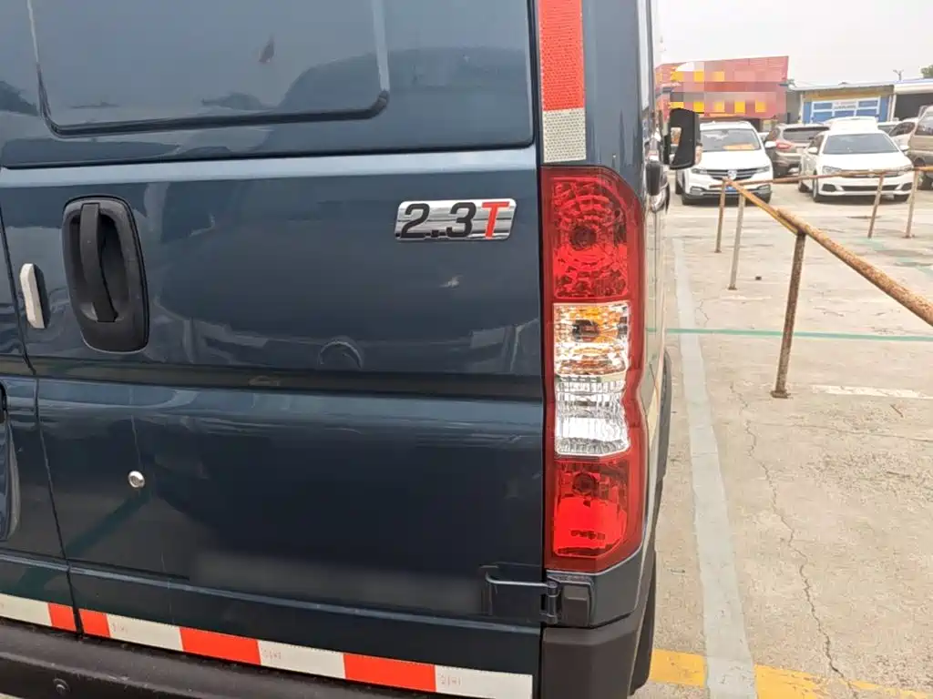 Dongfeng Yufeng Yufeng 2024 2023 V9+ 2.3T Manual FWD Van Short Wheelbase Medium Roof 3 Seater