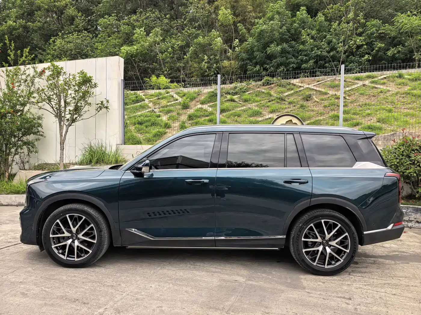 GAC Trumpchi Trumpchi GS8 2022 Pilot Series 2.0TGDI 2WD Premium Edition (7-Seater) фото 4