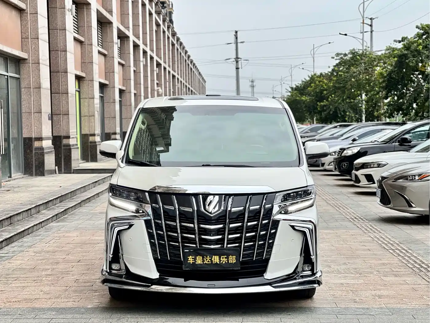 Toyota Alphard 2015 3.5L Premium Edition фото 2