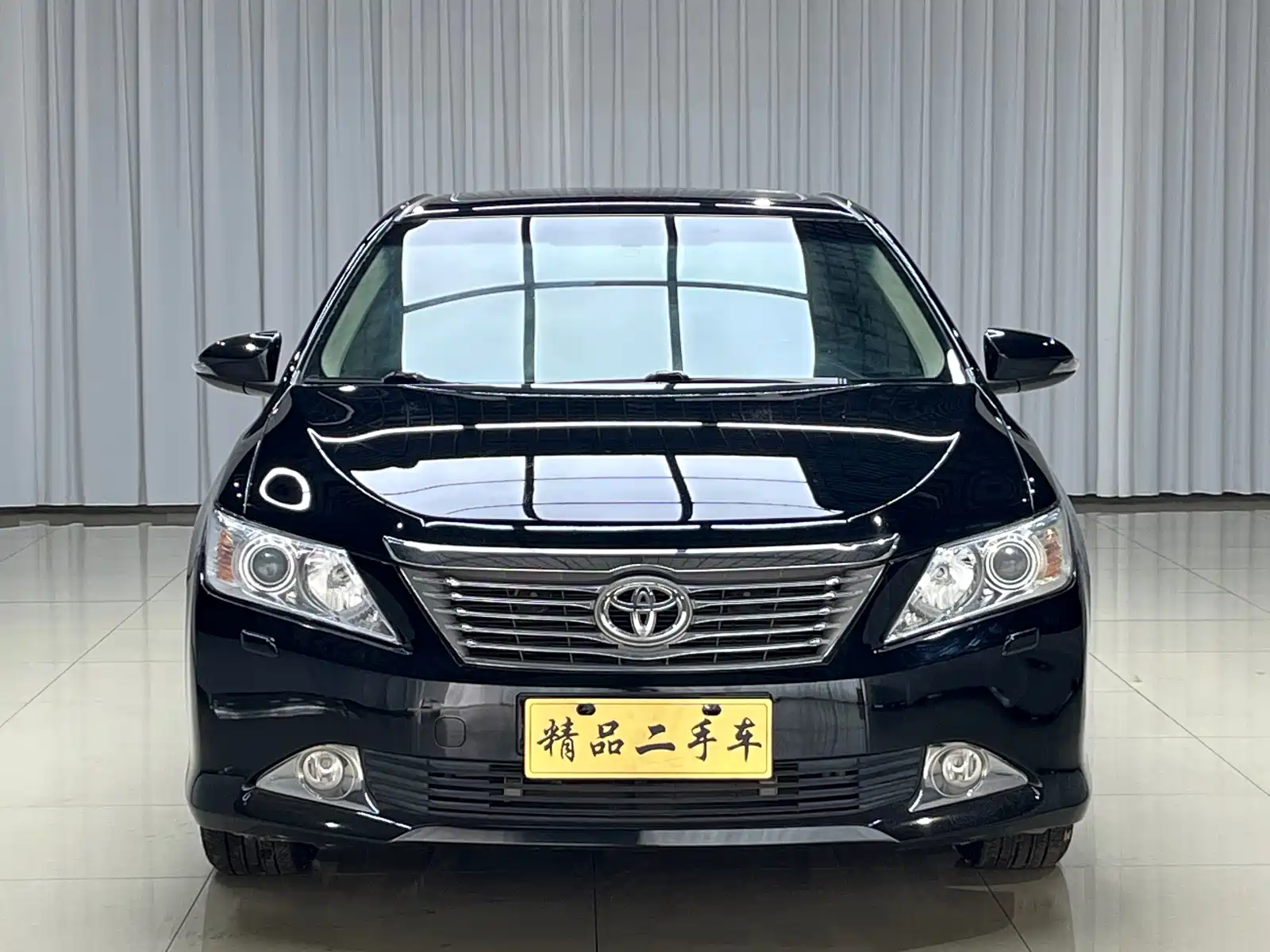 Фото 2 - Toyota Camry