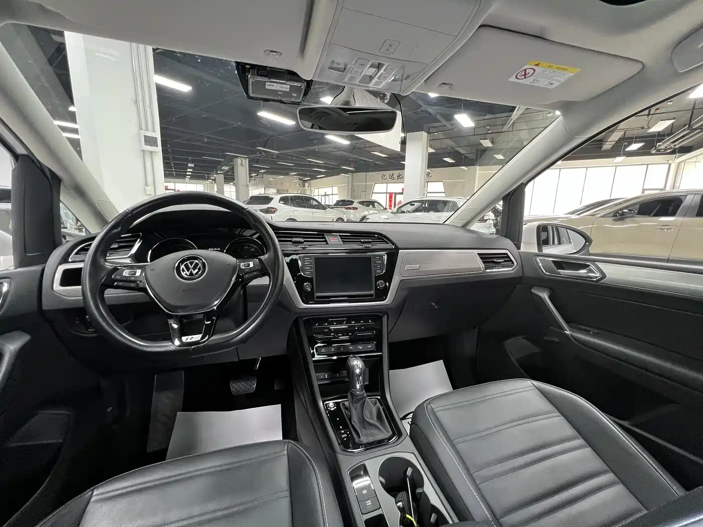 Volkswagen Touran 2021 Touran L 280TSI DSG Cross Luxury 7-Seater фото 13